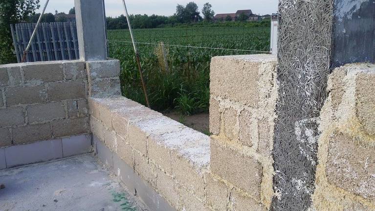 Mur en briques de chanvre